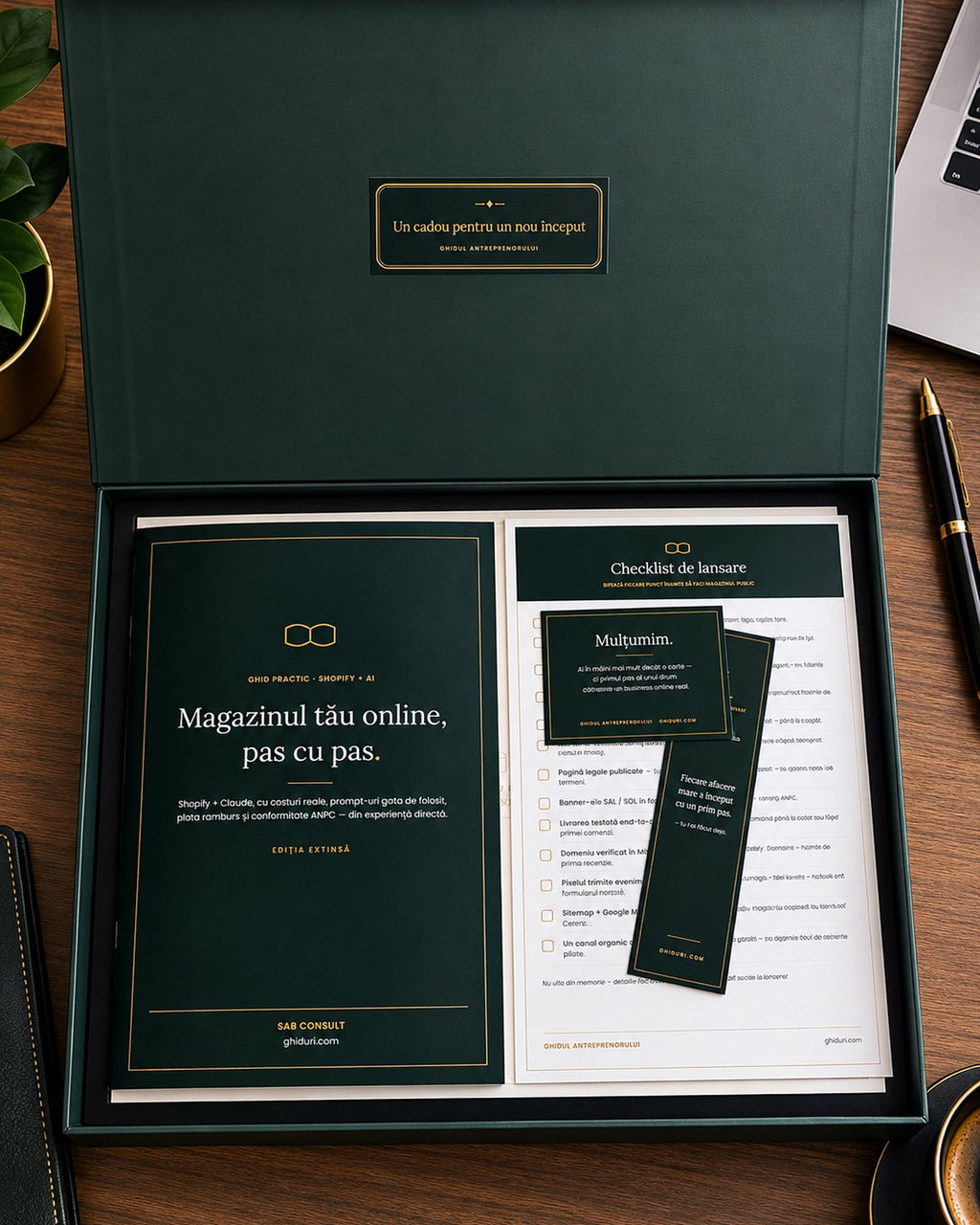 Ediția Cadou — cutia premium deschisă cu cartea și Startup Checklist